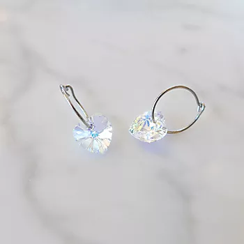 Bilde nummer 4 av Blomdahl, Øredobber i medisinsk titan med flerfargede Swarovski krystaller