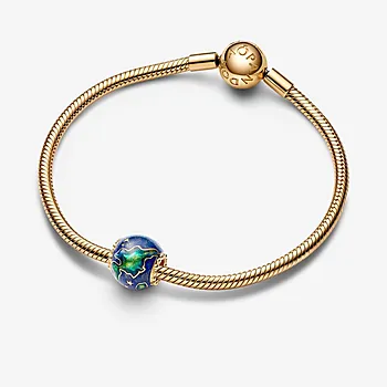 Bilde nummer 4 av Pandora Moments, Charms i 925 forgylt sølv med jordkloden