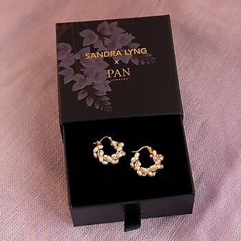 Bilde nummer 4 av Perledrøm øreringer i 925 forgylt sølv med ferskvannsperler