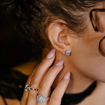 Bilde nummer 3 av Elizabeth diamantøredobber i 585 hvitt gull 0,50 ct