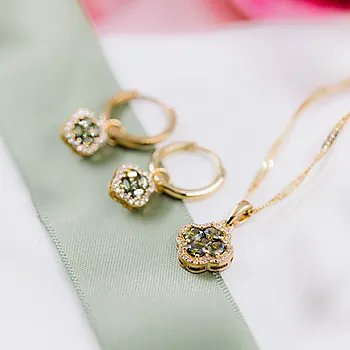 Bilde nummer 2 av Pan Jewelry, Ivy smykke i forgylt 925 sølv med oliven zirkonia