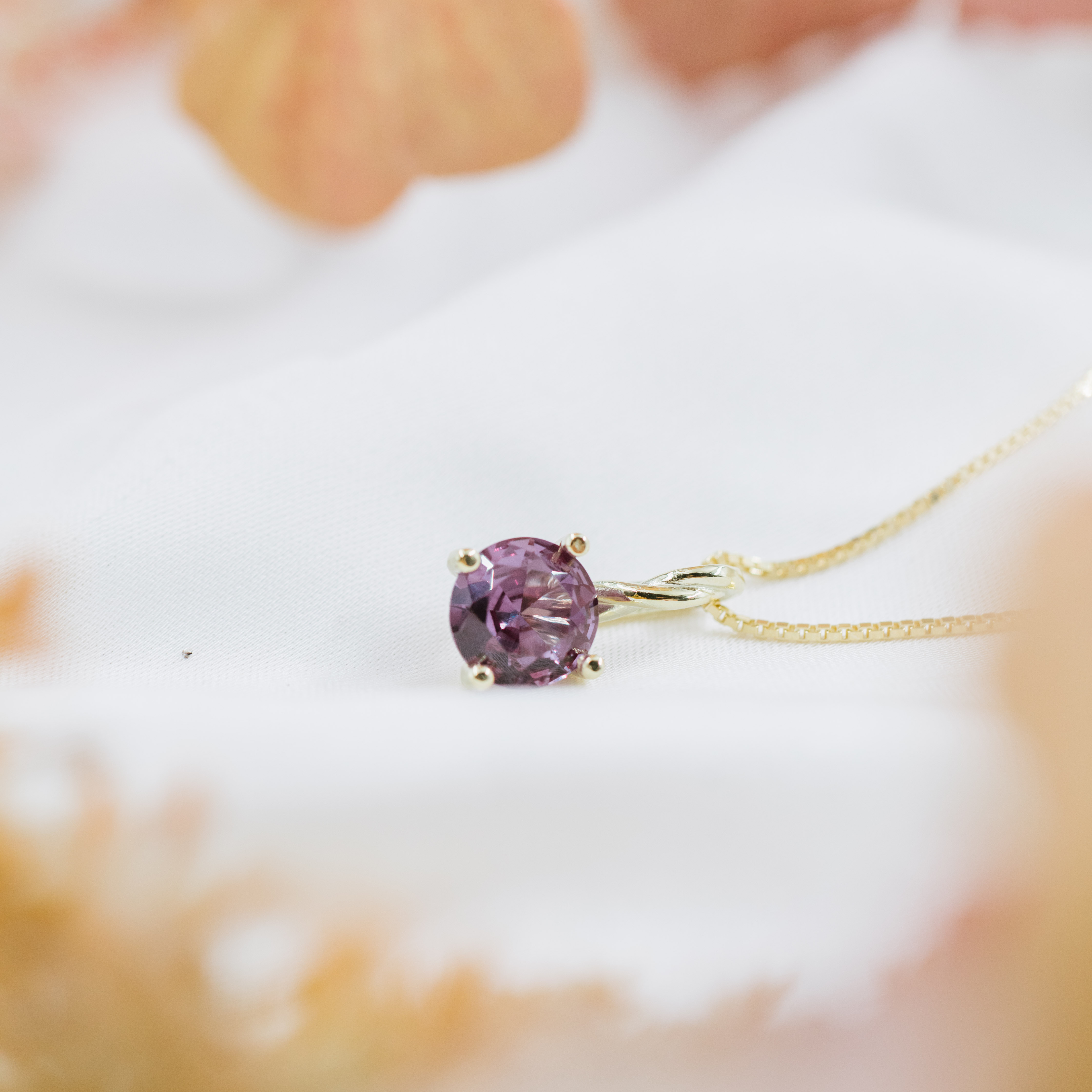 Bilde nummer 3 av Pan Jewelry Drops, Anheng i 585 gult gull med syntetisk Alexandritt