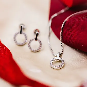 Bilde nummer 4 av Smykkesett i 925 sølv med zirkonia