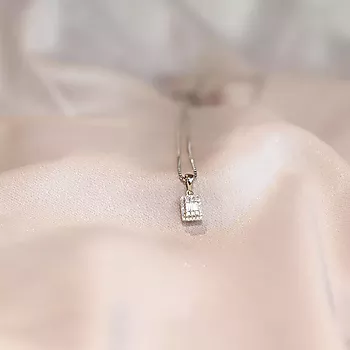Bilde nummer 3 av Elizabeth anheng i 585 hvitt gull med diamanter 0,25 ct