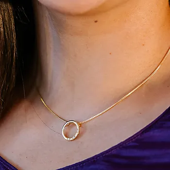 Bilde nummer 2 av Hedda diamantsmykke i 375 gult gull 0,06 ct