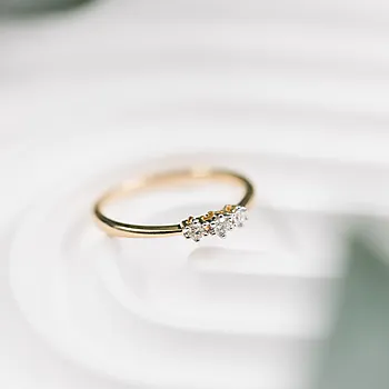 Bilde nummer 3 av Nora diamantring i 375 gult gull 0,09 ct