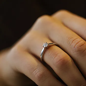 Bilde nummer 2 av Olivia diamantring i 585 hvitt gull 0,30 ct