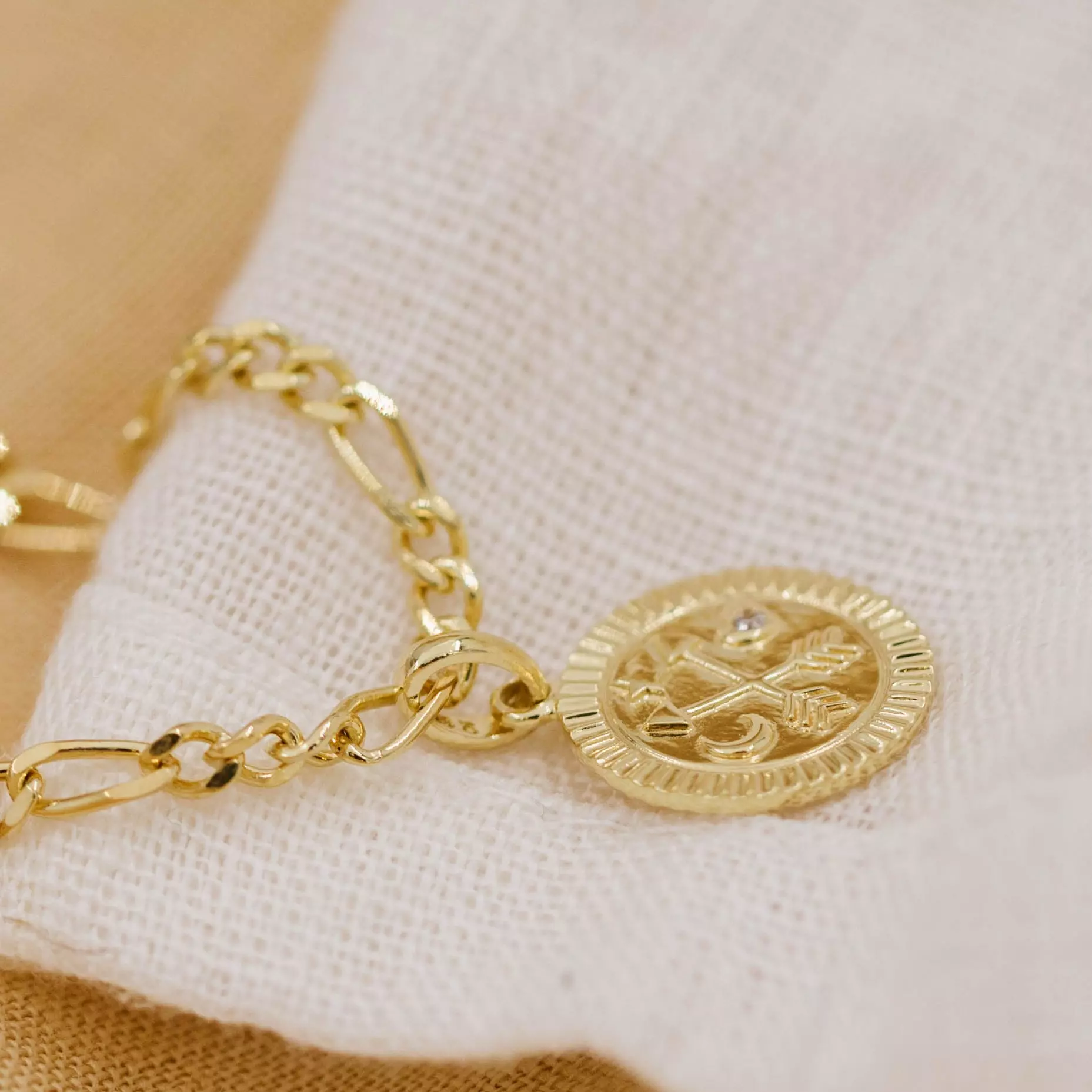 Bilde nummer 2 av Janne Formoe by Pan Jewelry, Armbånd i 925 forgylt sølv med zirkonia
