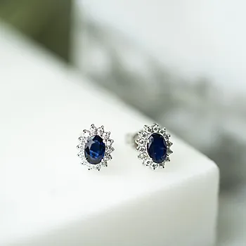 Bilde nummer 3 av Gold Collection, Øredobber i 585 hvitt gull med diamanter 0,28 ct og safir