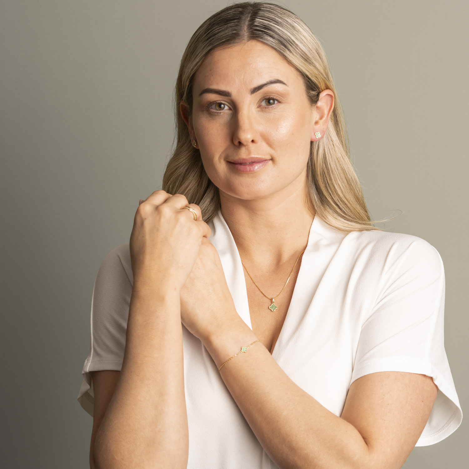 Bilde nummer 3 av Pan Jewelry, Kløver armbånd i forgylt 925 sølv med grønn zirkonia