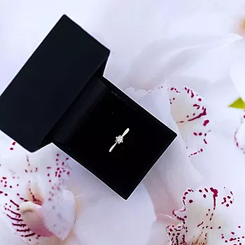 Bilde nummer 4 av Olivia diamantring i 585 gult gull 0,15 ct