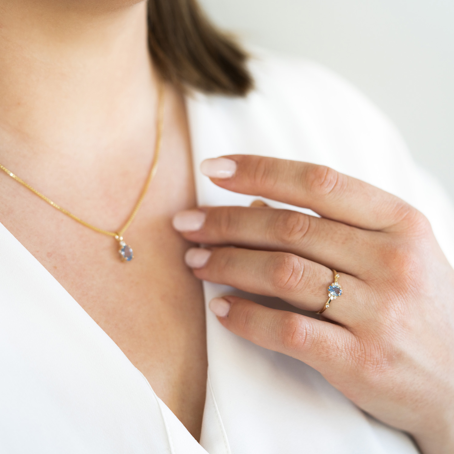 Bilde nummer 3 av Pan Jewelry, Ring i 585 gult gull med zirkonia og syntetisk blå spinell