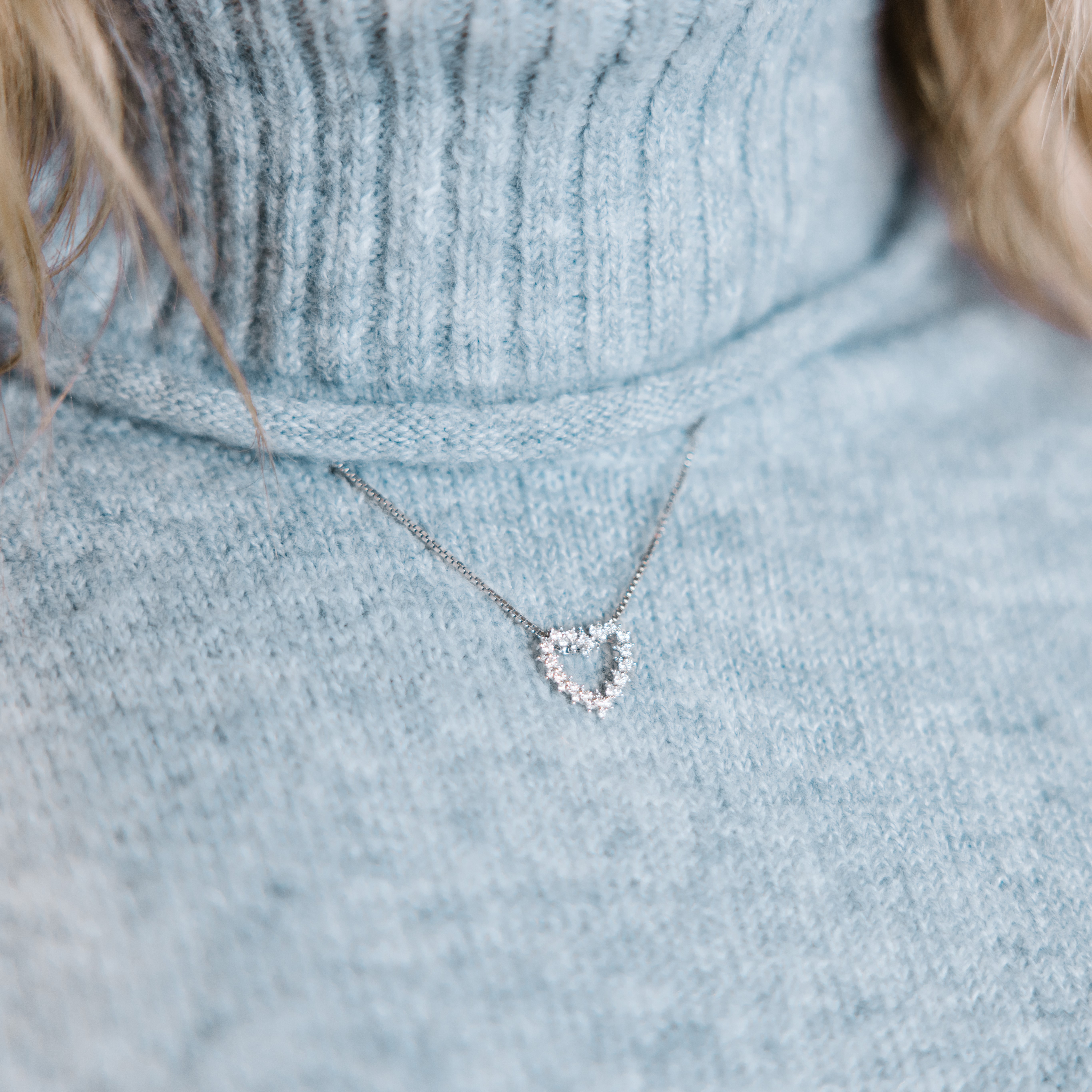Bilde nummer 2 av Laura smykke i 585 hvitt gull med diamanter 0,18 ct