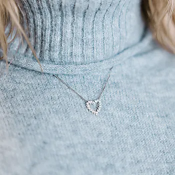 Bilde nummer 2 av Laura smykke i 585 hvitt gull med diamanter 0,18 ct