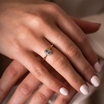 Bilde nummer 4 av Pan Jewelry, Athens Charm ring i forgylt 925 sølv med syntetisk blå spinell