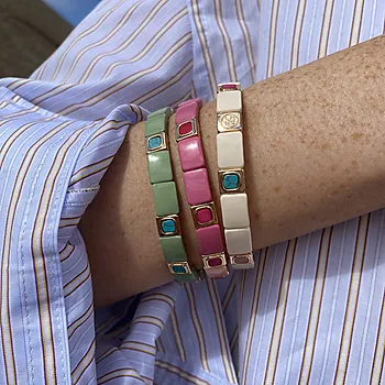 Bilde nummer 2 av Armbånd i messing med hvit emailje