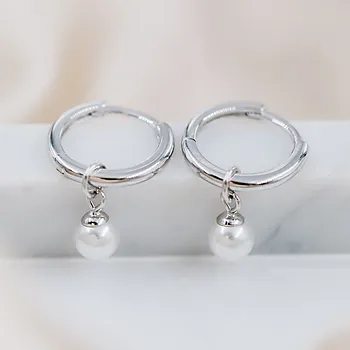 Bilde nummer 3 av Pan Jewelry, Øredobber i 925 sølv med syntetisk perle
