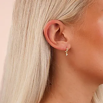 Bilde nummer 2 av Twist øreringer i forgylt messing med zirkonia