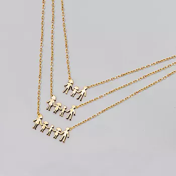 Bilde nummer 4 av Pan Jewelry, Familiesmykke med mor, far, to døtre og en sønn i forgylt 925 sølv