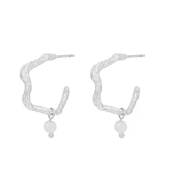 Cat øreringer i messing med glassperle