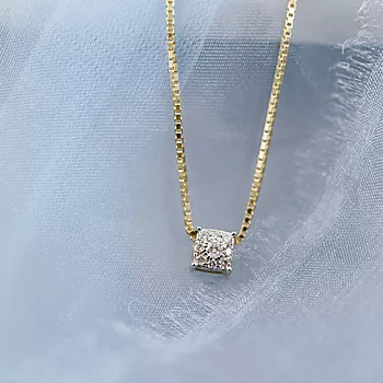 Bilde nummer 3 av Line smykke i 375 gult gull med diamanter 0,12 ct