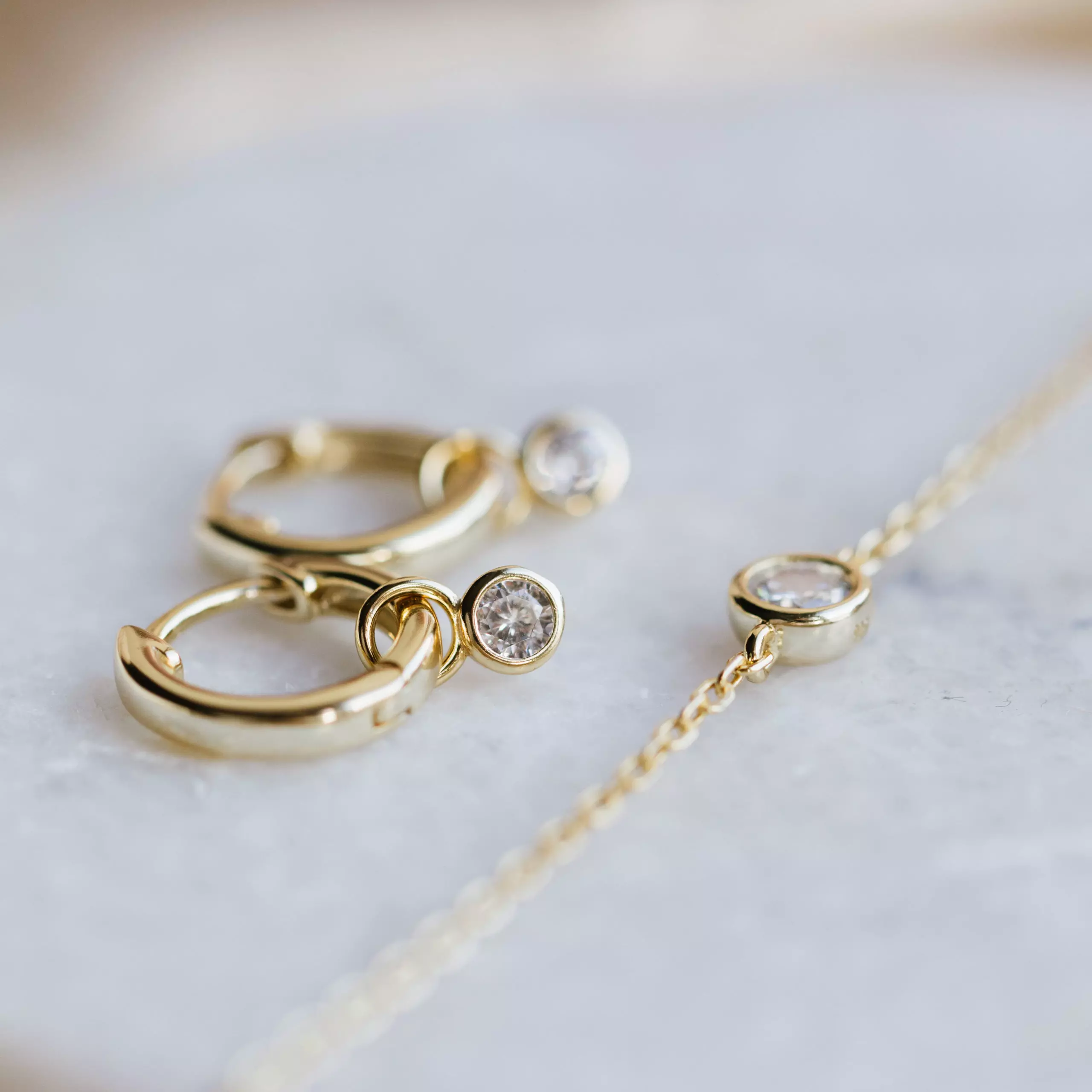 Bilde nummer 3 av Pan Jewelry, Øreringer i 925 forgylt sølv med hvit zirkonia