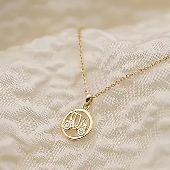 Bilde nummer 2 av Smykke til barn i 925 forgylt sølv med traktor