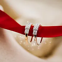 Bilde nummer 5 av Line diamantring i 375 gult gull 0,25 ct