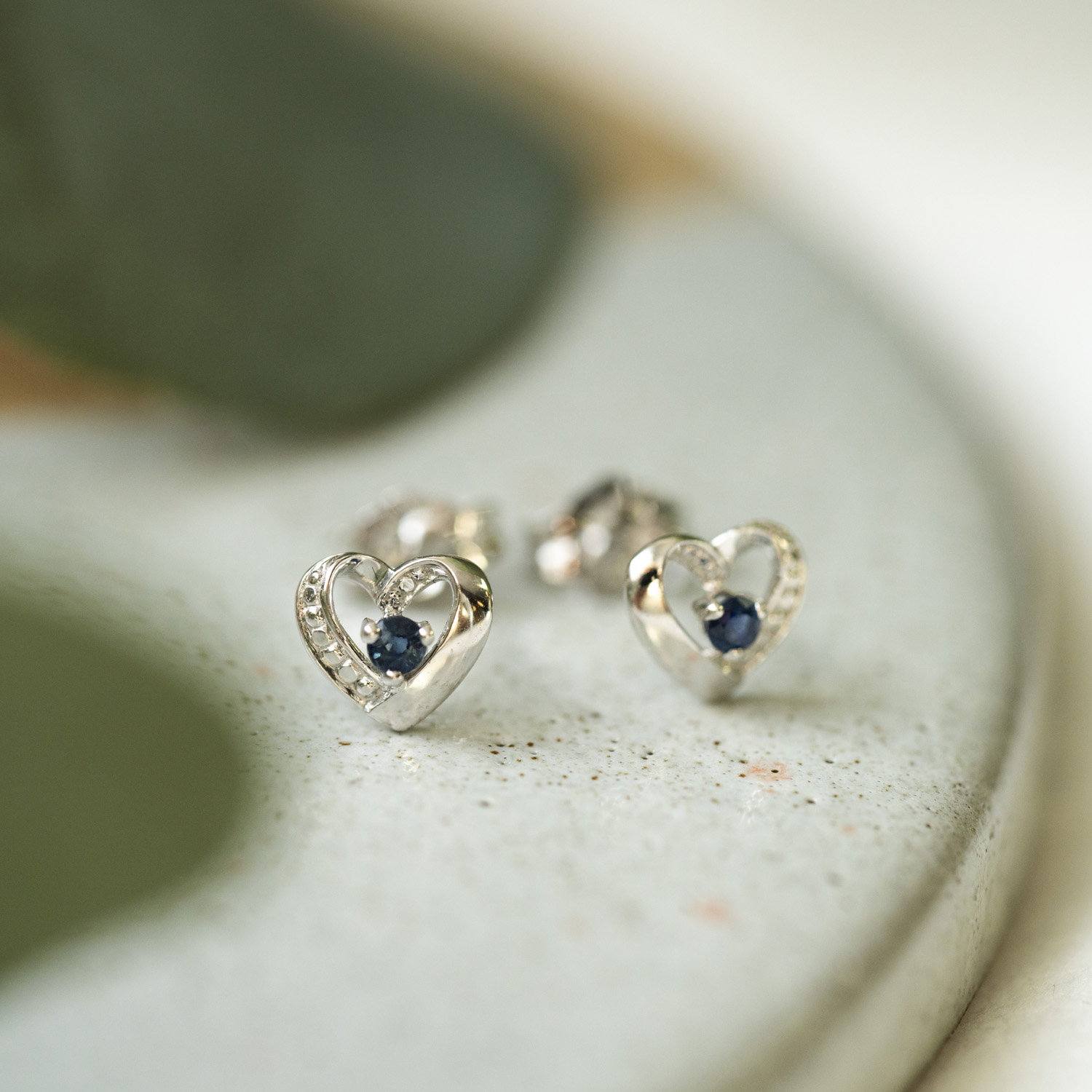 Bilde nummer 4 av Pan Jewelry, Øredobber i 585 hvitt gull med safir 0,10 ct