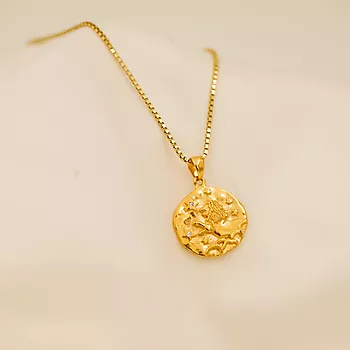 Bilde nummer 3 av Pan Jewelry, Smykke i 925 forgylt sølv med zirkonia og Løven