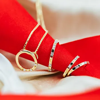 Bilde nummer 4 av Hedda diamantøreringer i 375 gult gull 0,09 ct