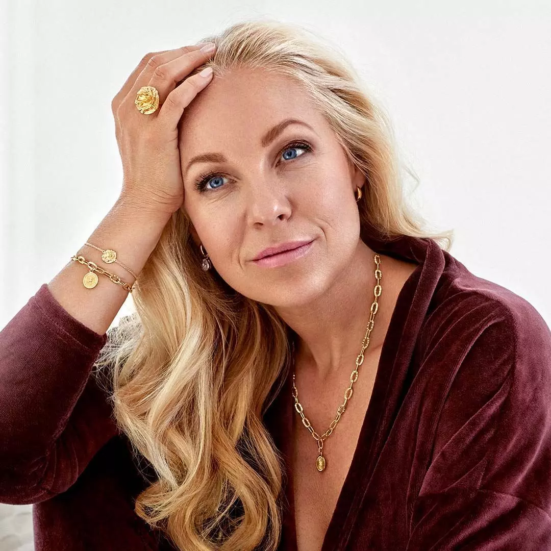 Bilde nummer 2 av Janne Formoe by Pan Jewelry, Ring i 925 forgylt sølv med struktur