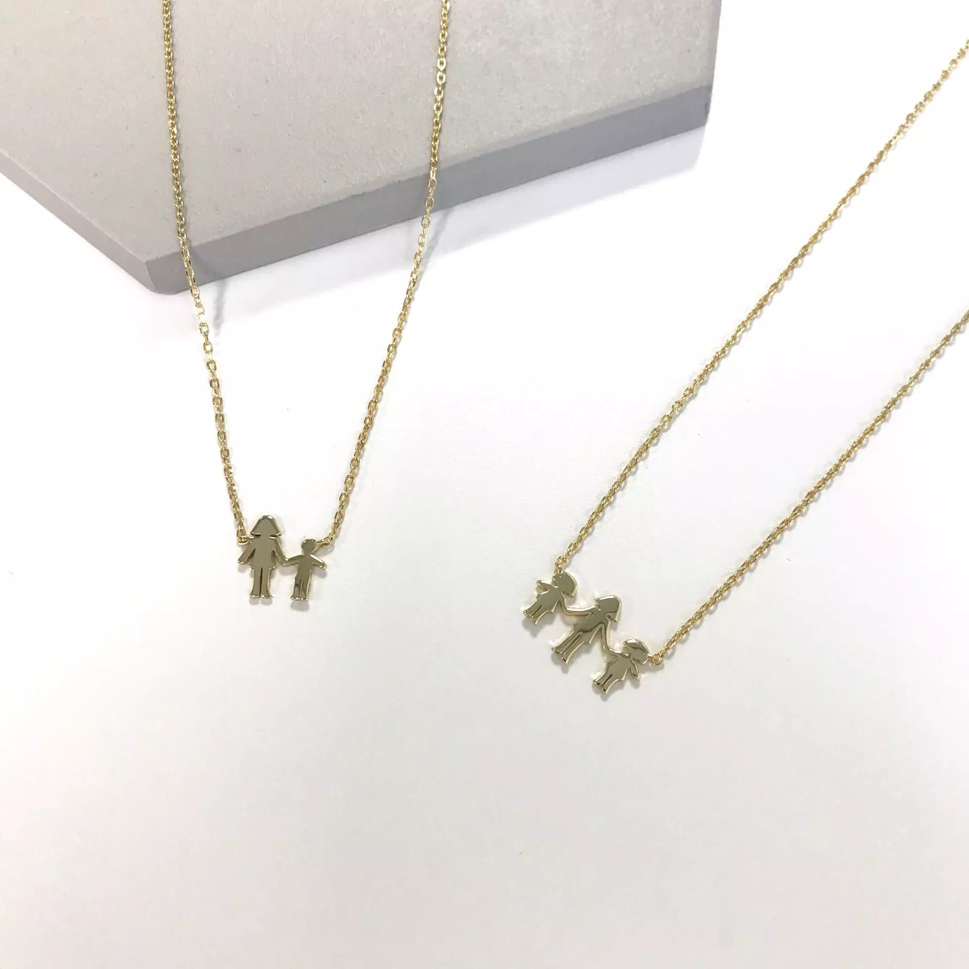 Bilde nummer 4 av Pan Jewelry, Familiesmykke med mor og datter i forgylt 925 sølv