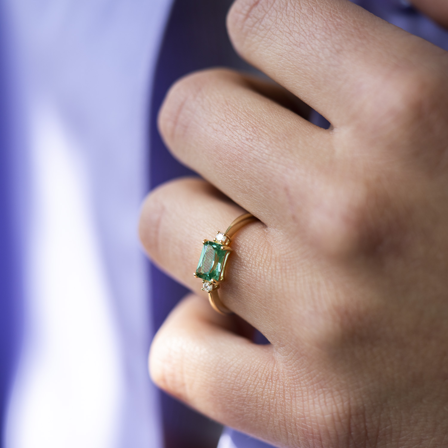 Bilde nummer 2 av Pan Jewelry, Ring i 585 gult gull med zirkonia og syntetisk grønn spinell