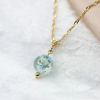 Bilde nummer 2 av Pan Jewelry, Anheng i 925 forgylt sølv med lyseblå glasskule