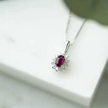Bilde nummer 2 av Gold Collection, Anheng i 585 hvitt gull med diamanter 0,24 ct og rubin