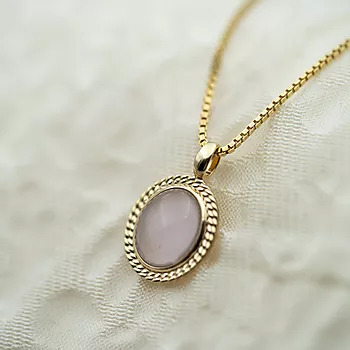 Bilde nummer 2 av Pan Jewelry, Anheng i 585 gult gull med rosenkvarts