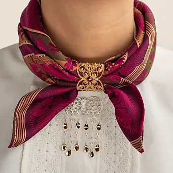 Bilde nummer 2 av Skjerfring i 830 forgylt sølv med rød sten