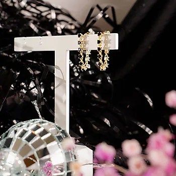 Bilde nummer 3 av Zela øredobber i 925 forgylt sølv med sort zirkonia