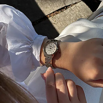 Bilde nummer 3 av Tommy Hilfiger, Dameklokke med gullfarget stållenke