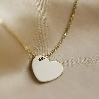 Bilde nummer 2 av Nine Carat, Smykke i 375 gult gull med hjerteformet graveringsplate