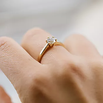 Bilde nummer 2 av Olivia diamantring i 585 gult gull 0,70 ct
