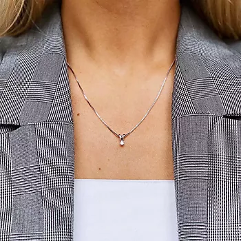Bilde nummer 3 av Olivia anheng i 585 hvitt gull med diamant 0,07 ct