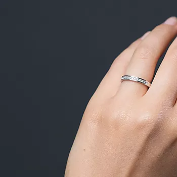 Bilde nummer 3 av Giftering i 585 hvitt gull med diamanter 0,15 CT | 3 mm bredde