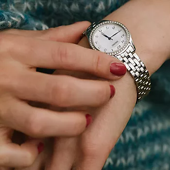 Bilde nummer 3 av Seiko, Basic dameklokke med stållenke og swarowski krystaller