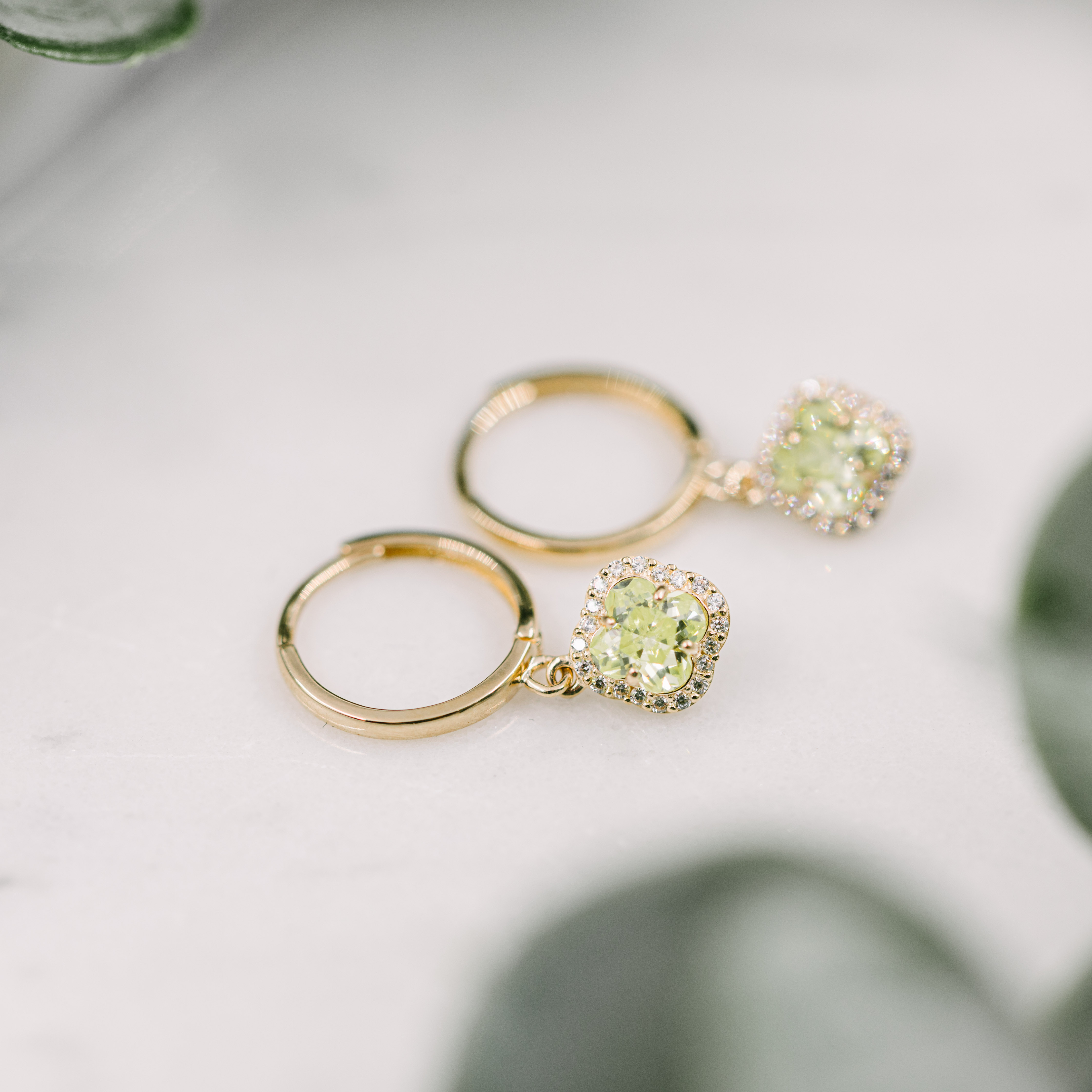 Bilde nummer 3 av Pan Jewelry, Øreringer i 585 gult gull med grønn zirkonia