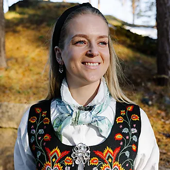Bilde nummer 4 av Tyrihans, Mimmi silkeskjerf i 100% silke