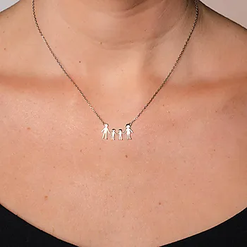 Bilde nummer 2 av Familiesmykke i 925 sølv med mor, far og to sønner