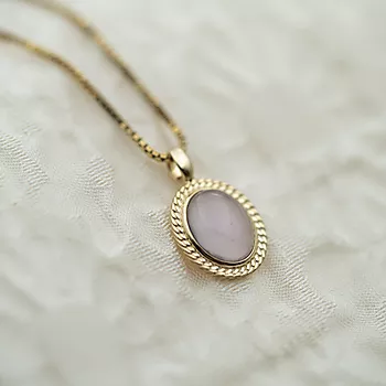 Bilde nummer 3 av Pan Jewelry, Anheng i 585 gult gull med rosenkvarts