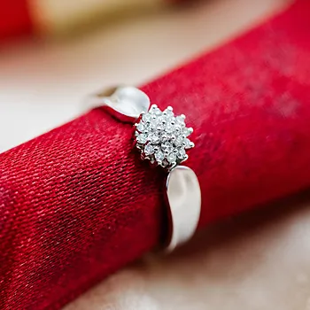 Bilde nummer 2 av Rose diamantring i 375 hvitt gull 0,15 ct